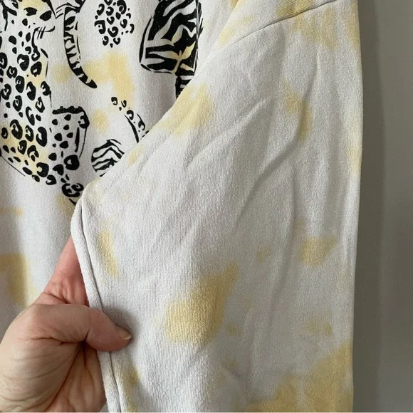 3/$20 Dazey yin/yang Animal Print wildcat oversized Sweatshirt - Picture 8 of 8